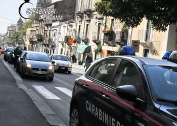 Ruba profumi in via Etnea: in manette pregiudicata di 44 anni