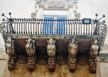 La bellezza barocca del Palazzo Nicolaci a Noto