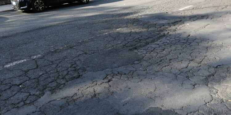 “Catania piena di buche con rischio incidenti”: l’allarme del Comitato Romolo Murri