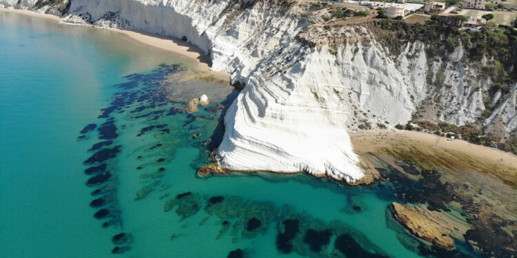 Classifica Fai premia la Sicilia: tra i luoghi preferiti Scala dei Turchi e spiaggia della Pillirina