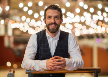 Il direttore musicale della Fondazione Teatro Massimo di Palermo dirigerà nel 2025 la Staatsoper di Amburgo