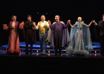 “Cyrano de Bergerac” di Arturo Cirillo, ammalia il pubblico dello Stabile di Catania