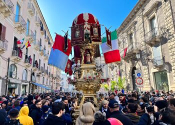 Sant’Agata 2023: uscita della carrozza del Senato, candelore e stasera i fuochi