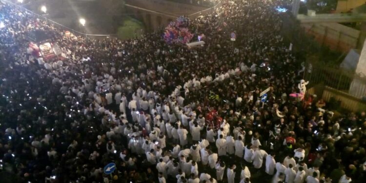 Sant’Agata: si rompe il cordone sinistro ma la processione non si ferma. Arriva quello nuovo