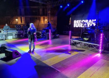 Un fiume di gente per la seconda giornata del Carnevale di Acireale