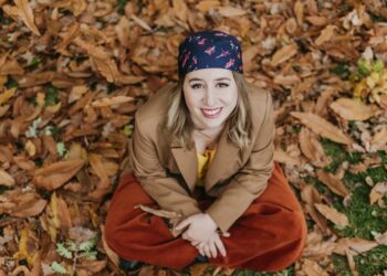 Lucia Rizzo, cantante catanese, esordisce con il suo primo singolo “Dentro questa casa”