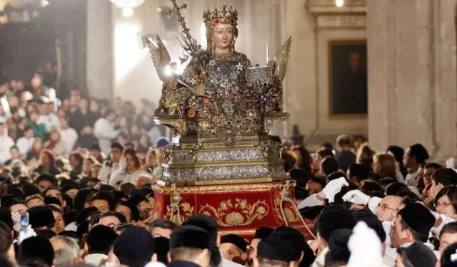 E’ rientrato in Cattedrale a piazza Duomo, il fercolo di Sant’Agata