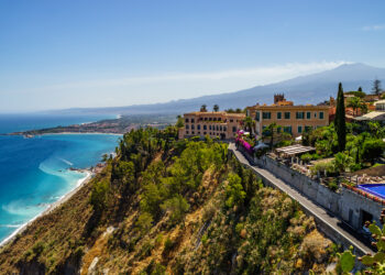 Taormina la città d’Italia più romantica per coppie e single in cerca dell’amore