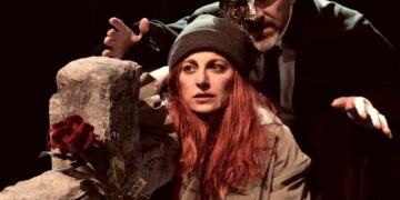 “La Scattiàta” al Piccolo di Catania racconta il ’68 con una straordinaria Manuela Ventura