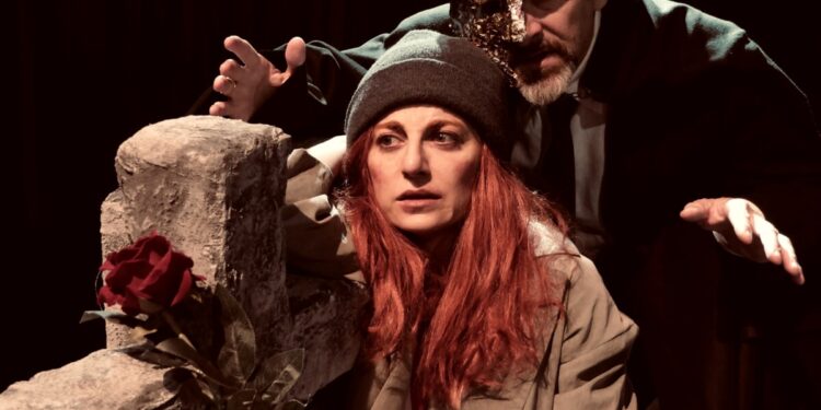 “La Scattiàta” al Piccolo di Catania racconta il ’68 con una straordinaria Manuela Ventura