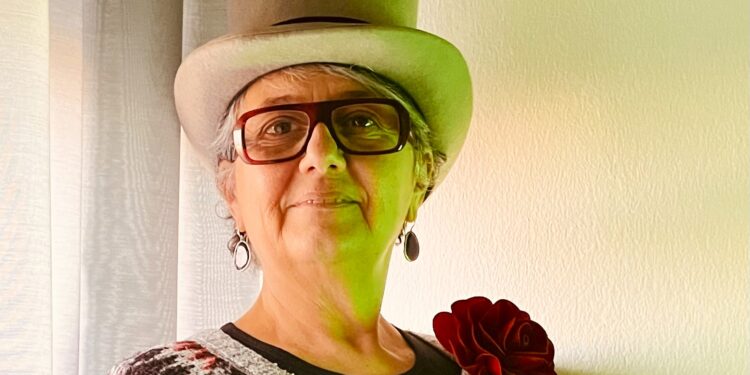 La docente non vedente Angela Maria Messina, lunedì 6 marzo presenta il libro di Lina Maria Ugolini “Abitare gli abiti”