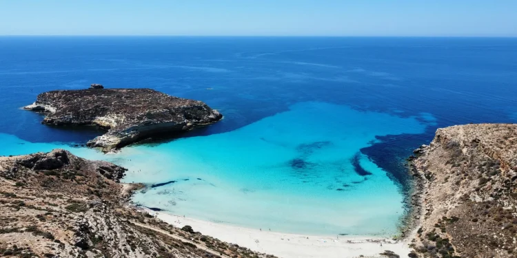 La spiaggia dei Conigli è tra le migliori dieci al mondo