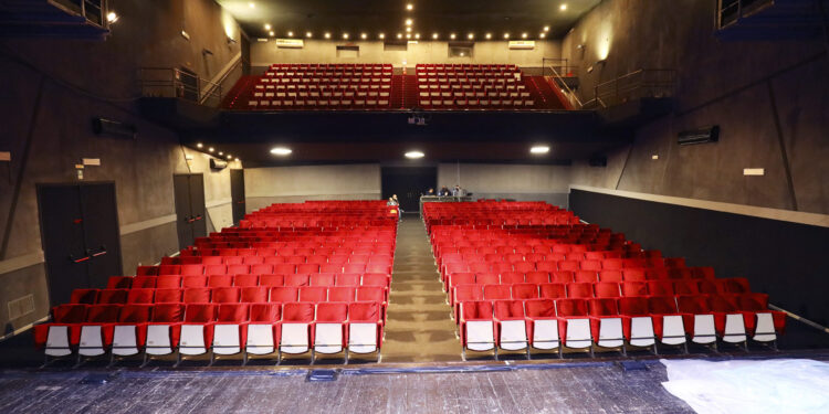 Allo Stabile di Catania, il regista Luca De Fusco cerca attrice per il ruolo di Kitty in “Anna Karenina”