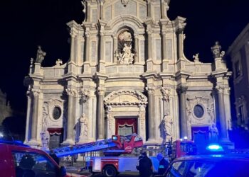 Catania: omaggio floreale a Sant’Agata in occasione dell’8 marzo per dire no alla violenza sulle donne