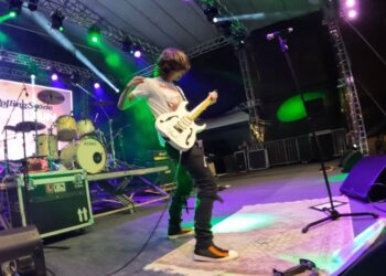 Davide Lo Surdo con 129 note al secondo è il chitarrista più veloce nella storia della musica