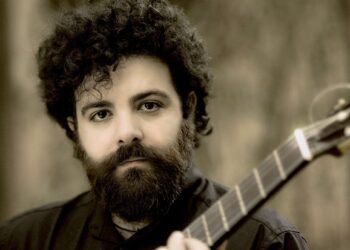 Giuseppe Di Bella, cantautore ennese, special guest al teatro Agricantus di Palermo