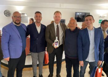 Opificio Cutraro regala al Catania SSD un Mandarinetto artigianale per festeggiare la promozione in serie C