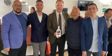 Opificio Cutraro regala al Catania SSD un Mandarinetto artigianale per festeggiare la promozione in serie C