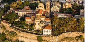“Lipari. Gente culture e cucina” tra storia, tradizioni culinarie e curiosità della principale isola delle Eolie