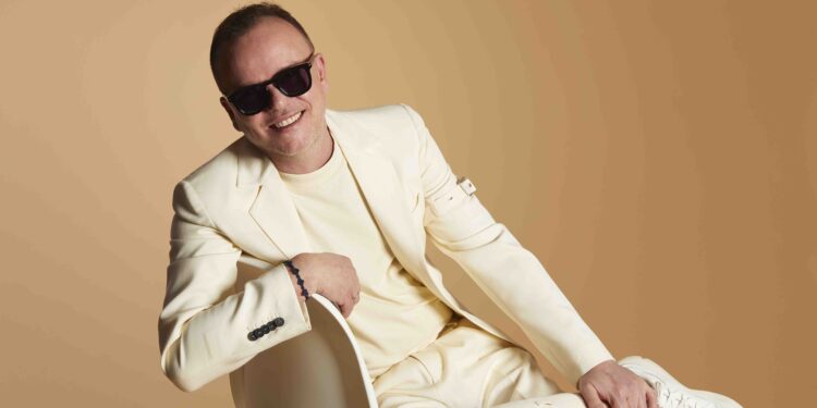 Gigi D’Alessio riabbraccia la Sicilia con tre concerti estivi