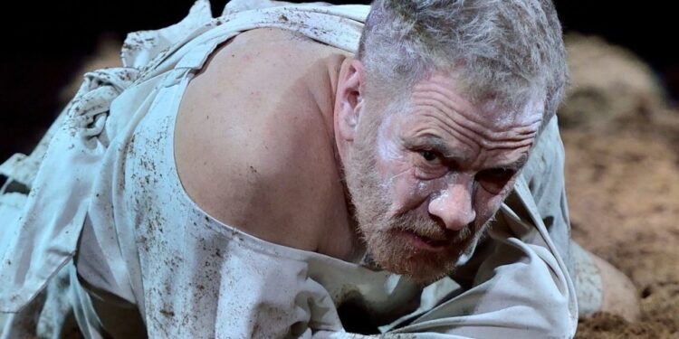 Gabriele Lavia interpreta Dostoevskij: “Il sogno di un uomo ridicolo” allo Stabile di Catania