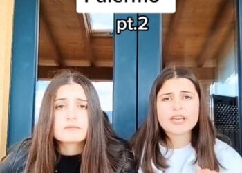Come si guida a Palermo? Lo raccontano le gemelle La Mantia che spopolano su Tik Tok