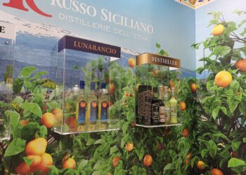 Una Distilleria siciliana conquista il Vinitaly con “Ti amo Sicilia”