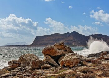Al via “Tra il fuori e il dentro”, mostra d’arte allo stabilimento Florio di Favignana