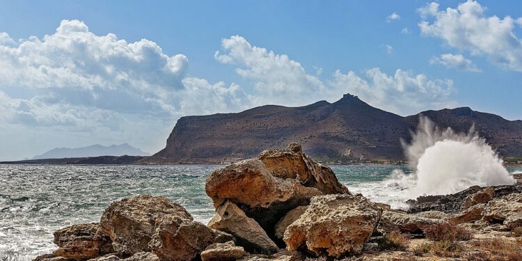 Al via “Tra il fuori e il dentro”, mostra d’arte allo stabilimento Florio di Favignana