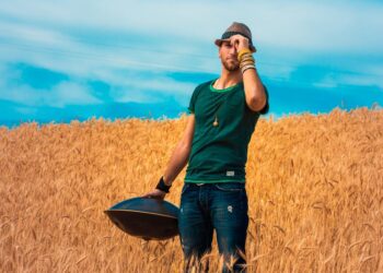 Marco Selvaggio il catanese “suonatore di hang” gira il mondo con la sua musica