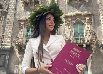 La showgirl ex partecipante di Uomini e Donne si laurea al Monastero dei Benedettini