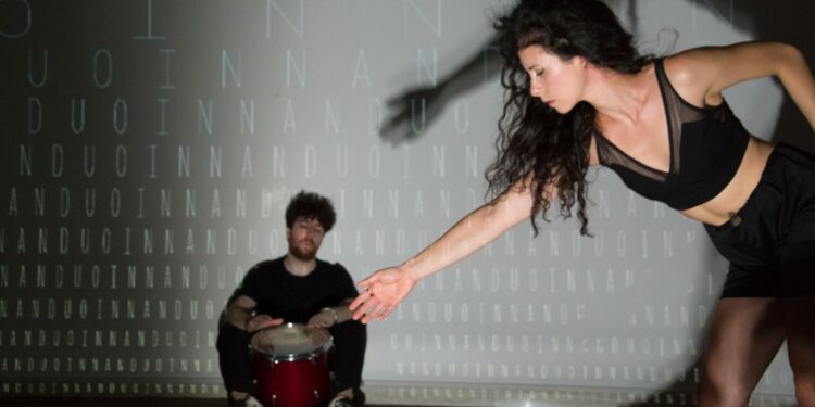 “MutAction” a Catania, lo spettacolo del duo pugliese raggiunge le pendici dell’Etna