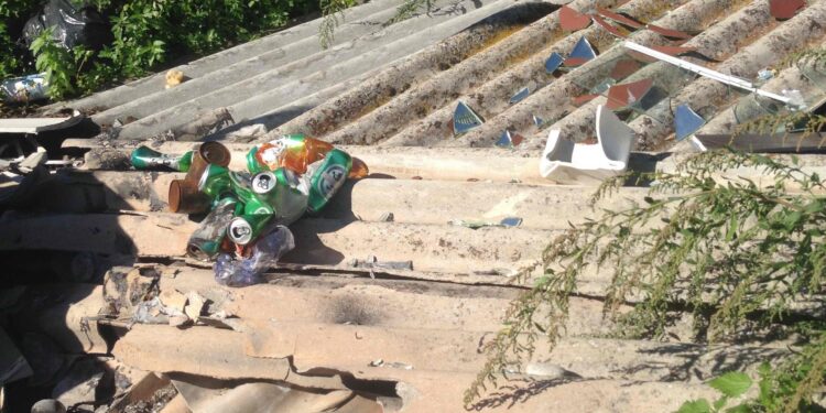 Valverde, lastre di amianto in cattivo stato di conservazione: la denuncia del Codacons