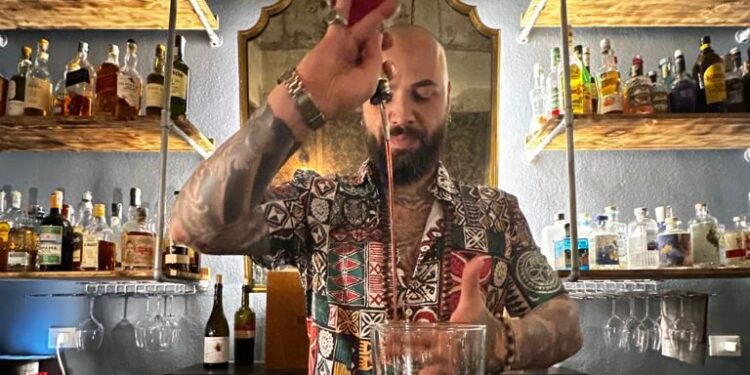 I leoni di Sicilia, il celebre romanzo diventa un cocktail: l’idea di un barman palermitano