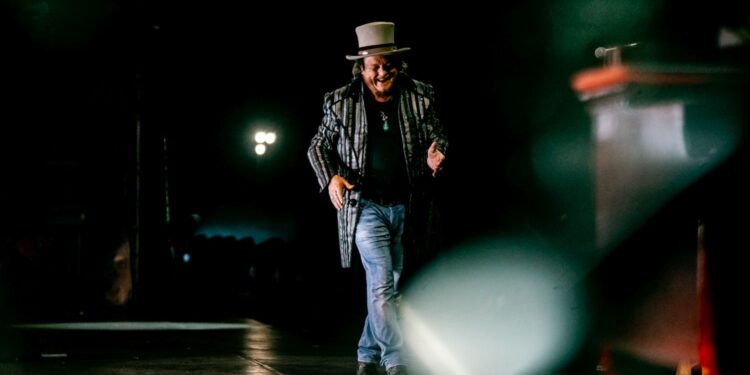 Zucchero torna live negli stadi italiani per tre date: c’è Messina