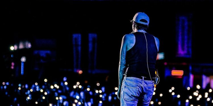 Tananai al Duomo di Catania: il capodanno catanese pop che non ti aspetti