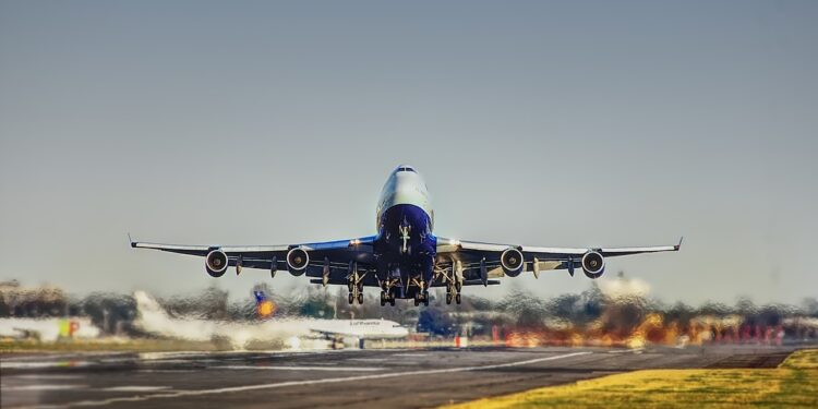 Record di passeggeri negli aeroporti italiani: Catania e Palermo tra le città più affollate