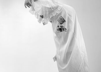 La performance corporea di Roberta Guarnera per raccontare vissuti e memorie