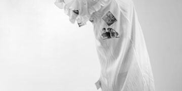 La performance corporea di Roberta Guarnera per raccontare vissuti e memorie