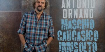 Con “Maschio caucasico irrisolto” Antonio Ornano e il suo spettacolo al teatro ABC di Catania