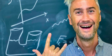 Vincenzo Schettini approda in teatro con «La fisica che ci piace»: tre le tappe siciliane