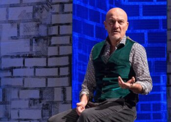 «La mia vita raccontata male»: Claudio Bisio va in scena al Teatro ABC di Catania