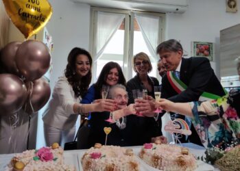 Motta Sant’Anastasia, i 100 anni di Carmela Musumeci: l’omaggio a una donna «piena di amore e determinazione»