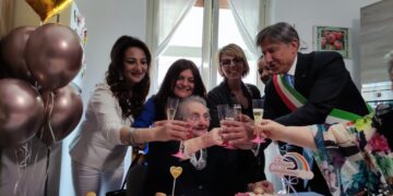 Motta Sant’Anastasia, i 100 anni di Carmela Musumeci: l’omaggio a una donna «piena di amore e determinazione»