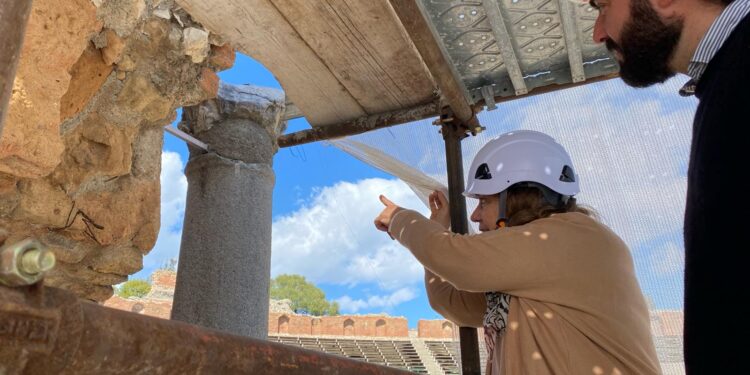 Taormina, al Teatro Antico via al restauro del «porticus post scaenam»