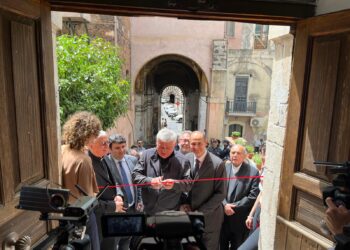 A Catania si inaugura la “Lavanderia di Papa Francesco”: «Alla misericordia serve un’azione concreta e dinamica»