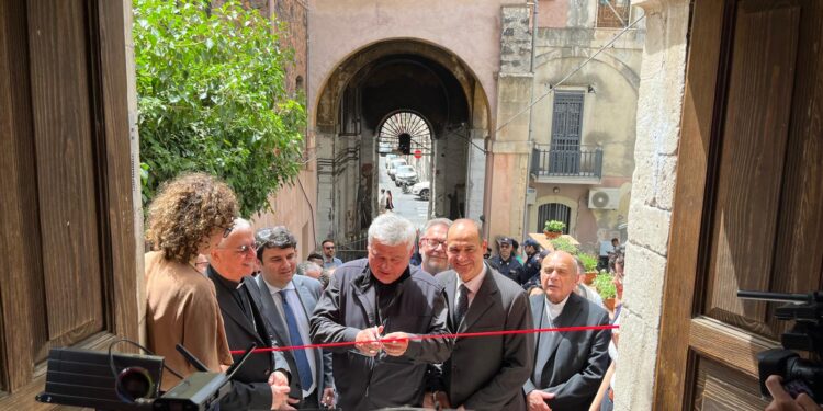A Catania si inaugura la “Lavanderia di Papa Francesco”: «Alla misericordia serve un’azione concreta e dinamica»