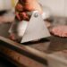 A Catania arriva lo smash burger: la tecnica ribelle di cottura della carne che «non ha bisogno di essere food porn»