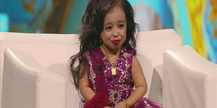 Jyoti Amge, è indiana la donna più bassa del mondo