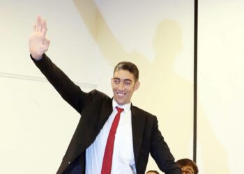 L’uomo più alto del mondo: Sultan Kösen, cestista per un anno